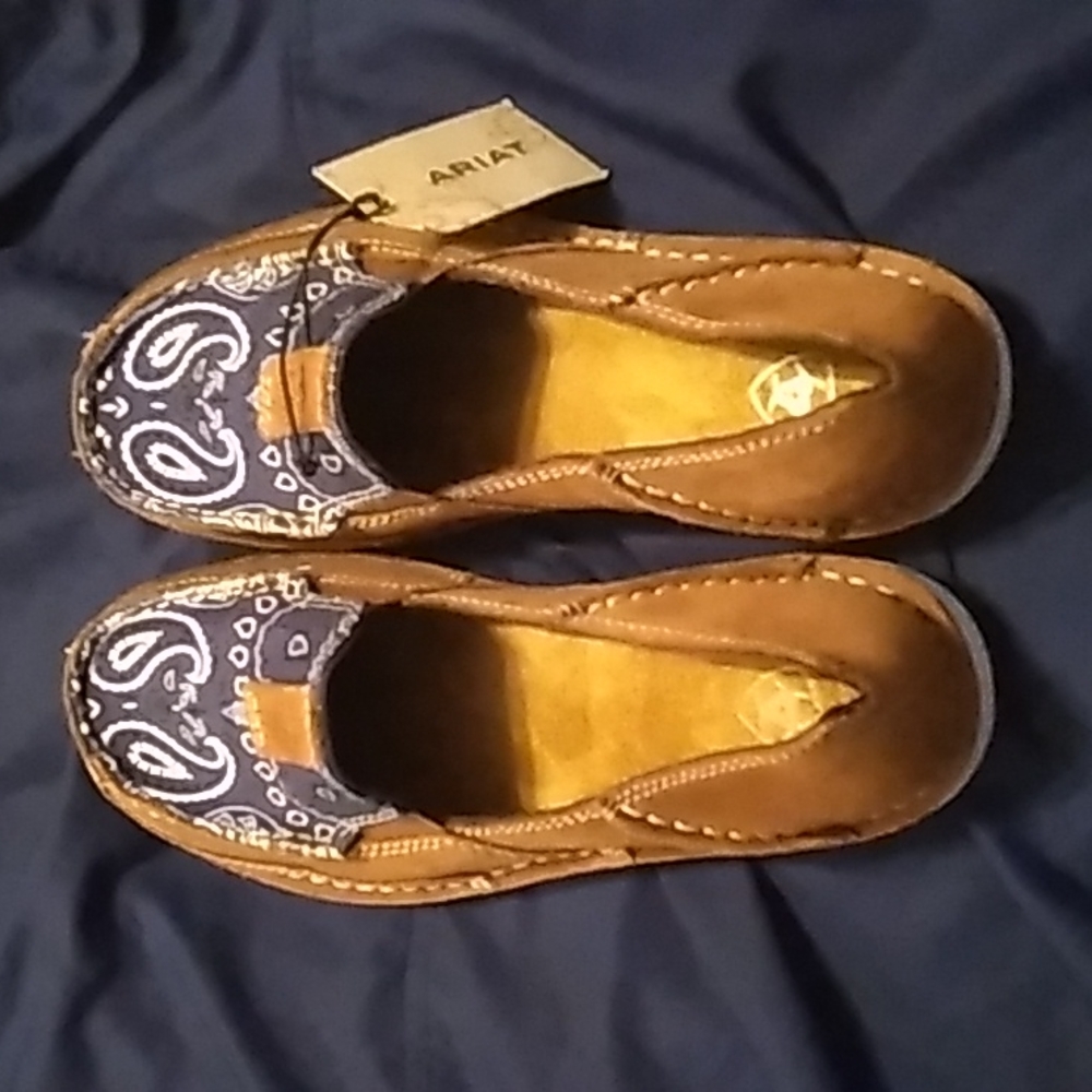 💙NWT Women’s Ariat Cruisers blue denim style size 5.5💙 - Picture 2 of 8